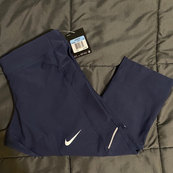 Women’s 1/2 length Nike running leggings - Picture 1 of 2